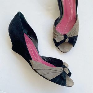 Kate Spade New York Peep Toe Wedges Heels Made in Italy Black Gray Suede Size 8